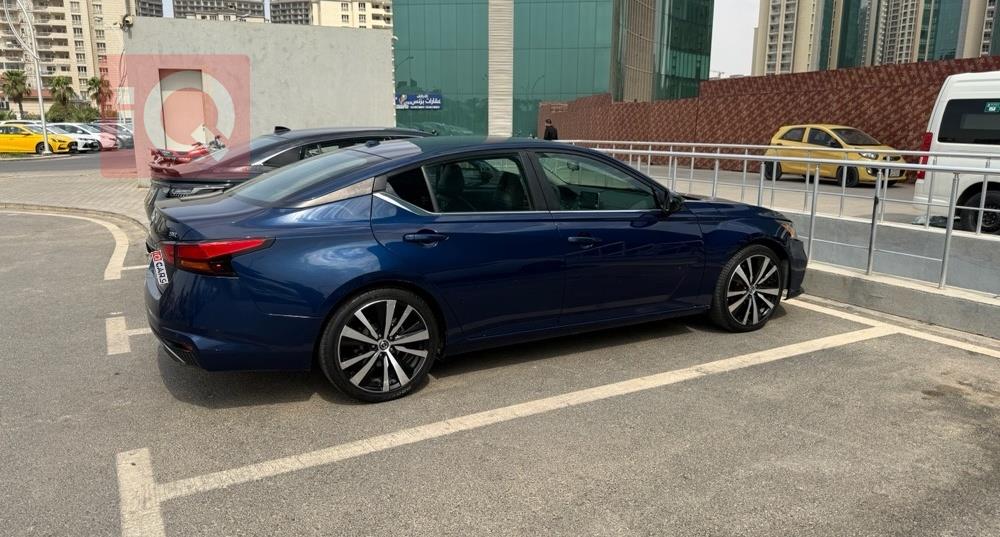 نيسان ألتيما